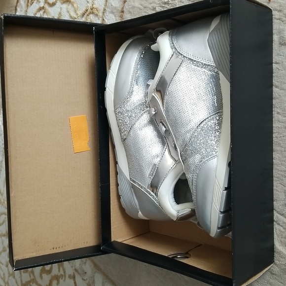 Sneakers for women - Picture 9 of 16